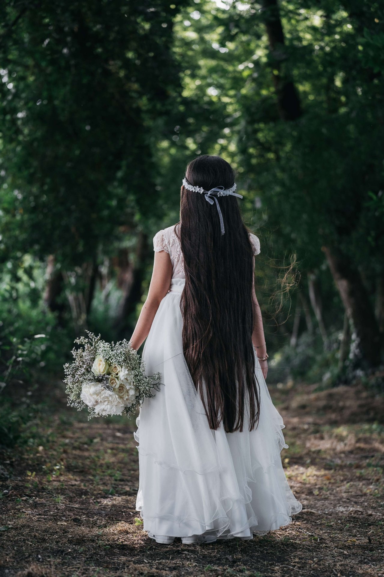 Capelli lunghi nel bosco