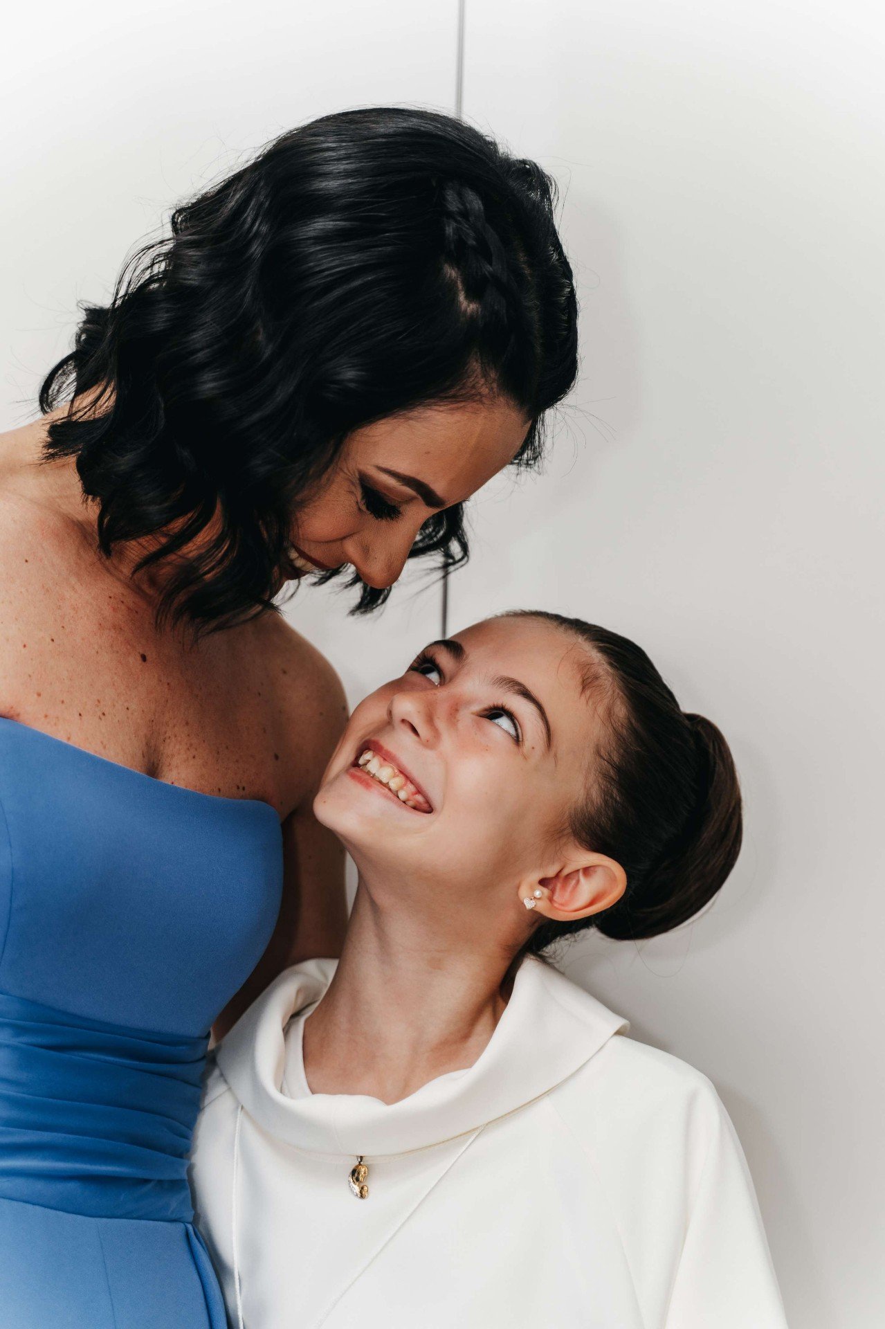 Mamma e figlia, sguardo complice