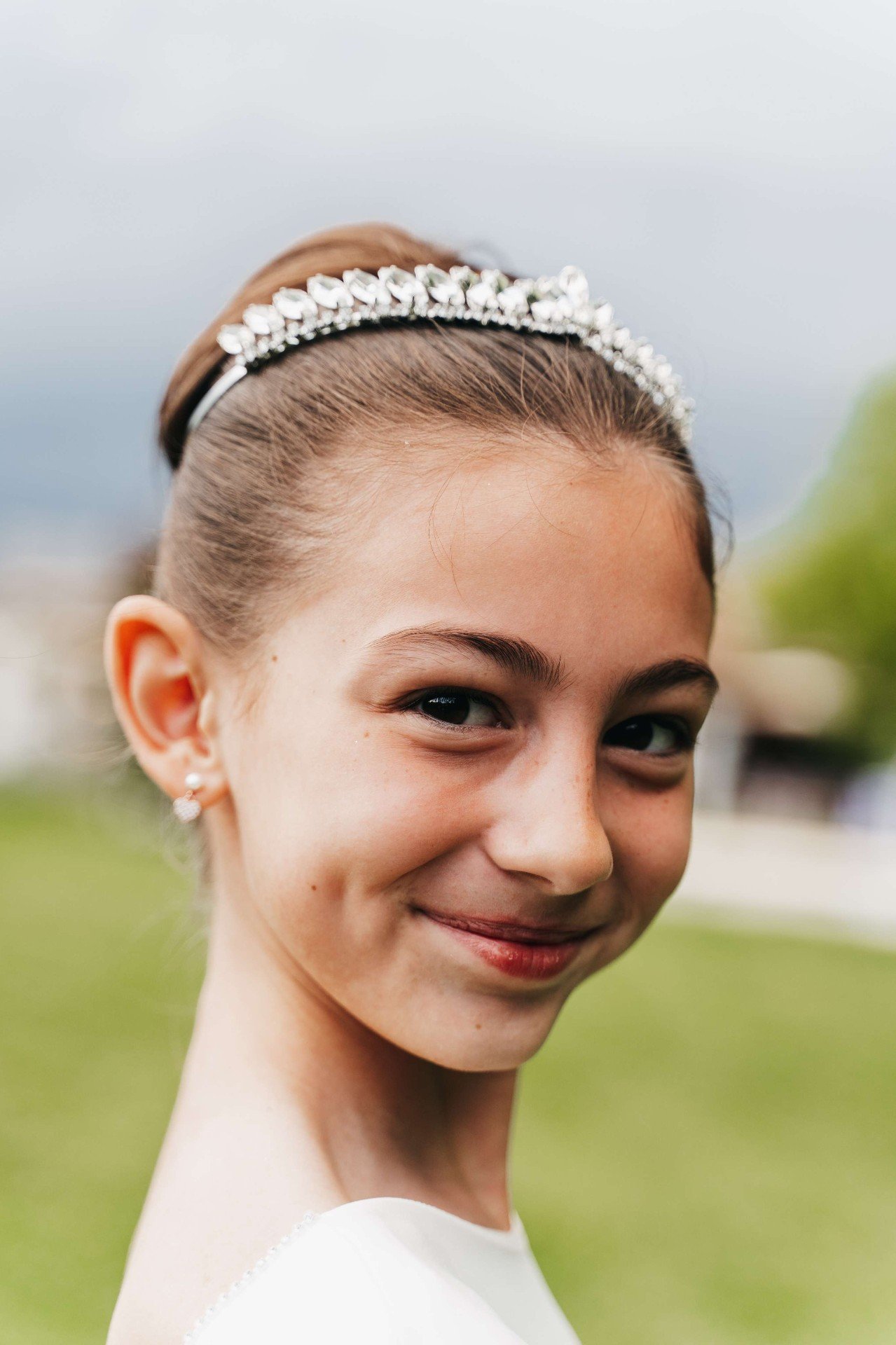 Tiara e sorriso, primo piano